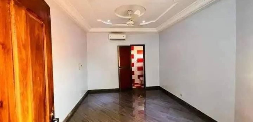 Villa Duplex 4 Chambres, 2 Salons, 5 Climatiseurs