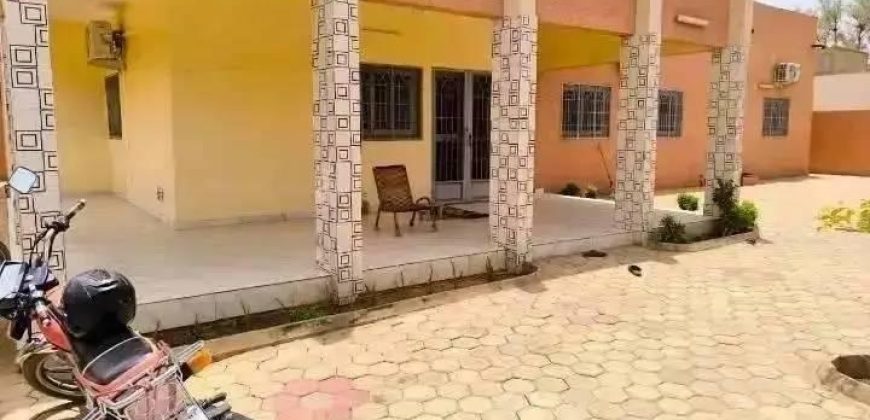 Villa en Dalle 4 Chambres avec 2 Dépendances