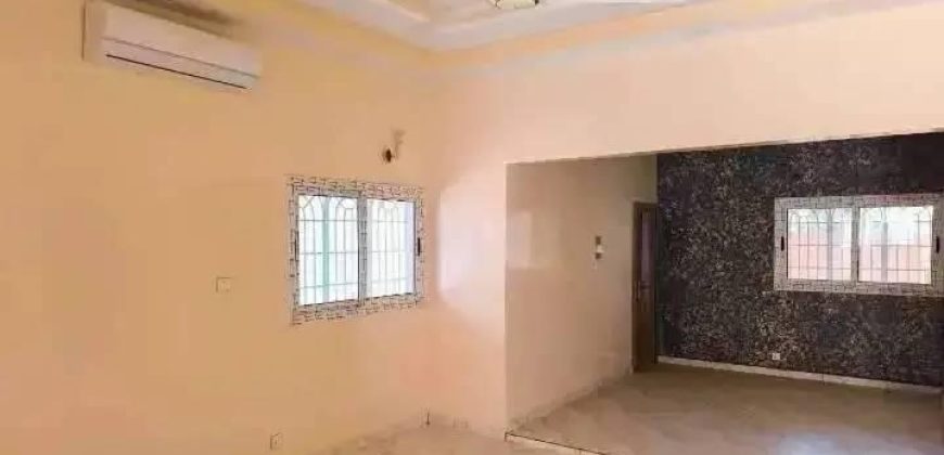 Villa en Dalle 4 Chambres avec 2 Dépendances