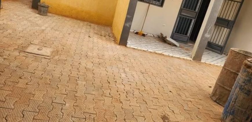 Belle Maison 3 Chambres, 3 Douches, vers Cité Airtel