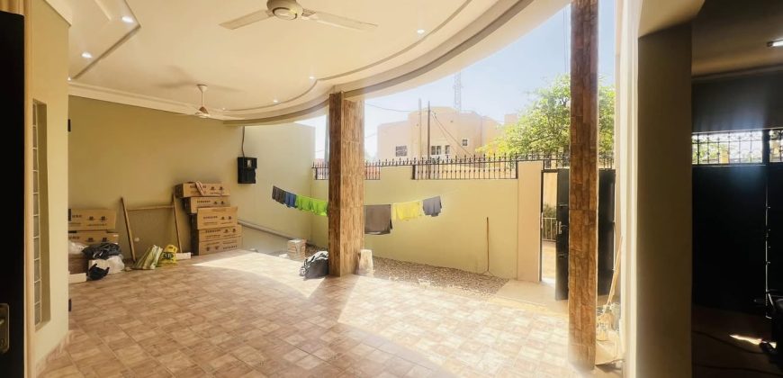 Étage 6 Chambres, 2 Salons, 3 Cuisines