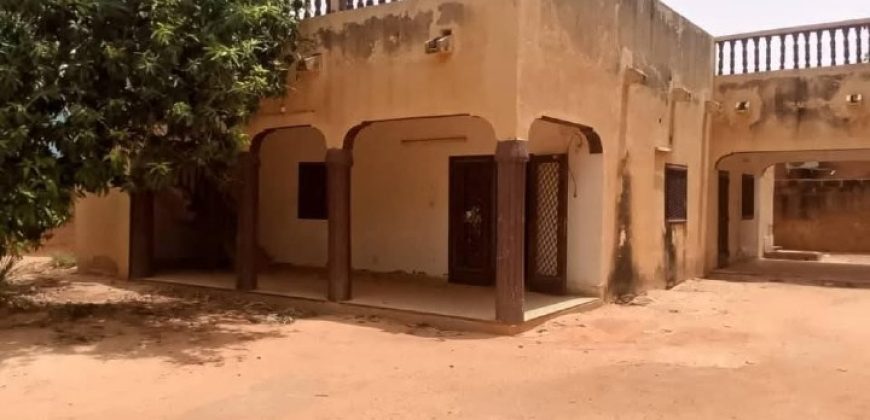 Grande Maison en Dalle, 3 Chambres, 400 m²