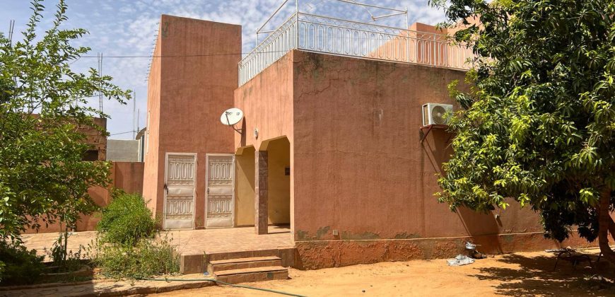 Grande Maison en Dalle, 4 Chambres, vers NIGELEC Centrale