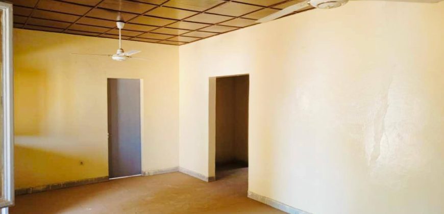 Maison 3 Chambres, 2 Douches, près de la Gendarmerie