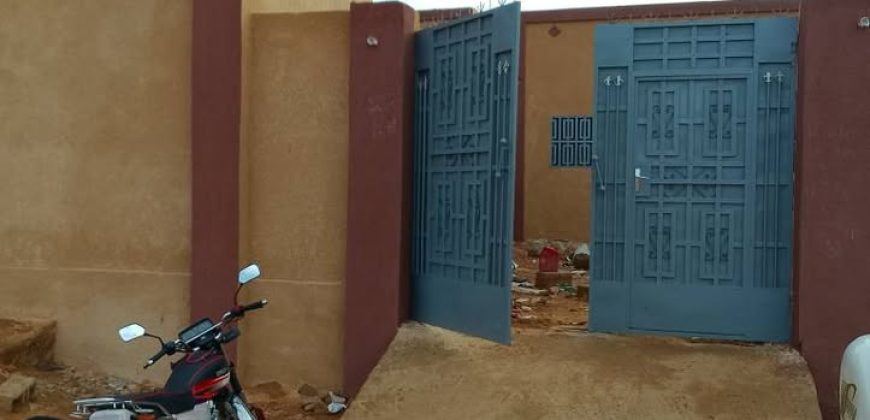 Maison 3 Chambres, Annexe, face Piawata Malayka