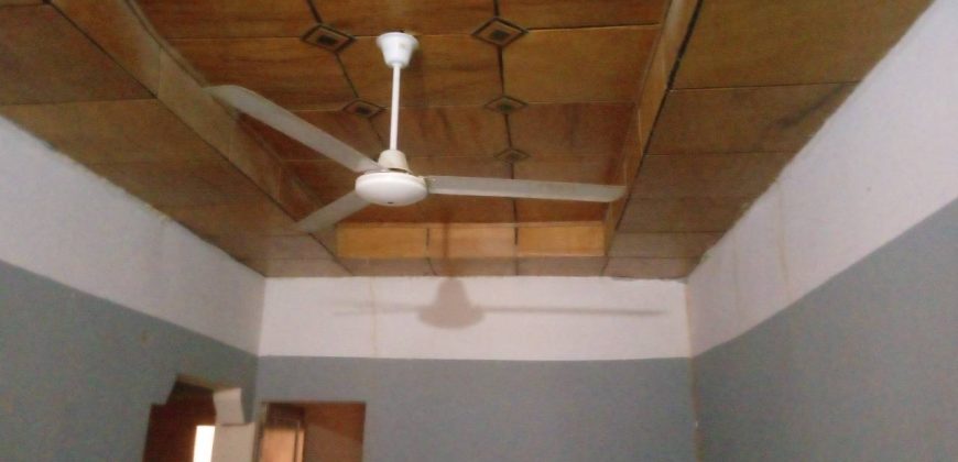 Maison 4 Chambres, 2 Douches, Zone Ouest du CEG