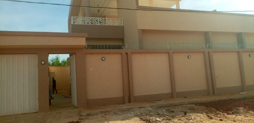 Maison 4 Chambres, 5 Douches, 2 Salons