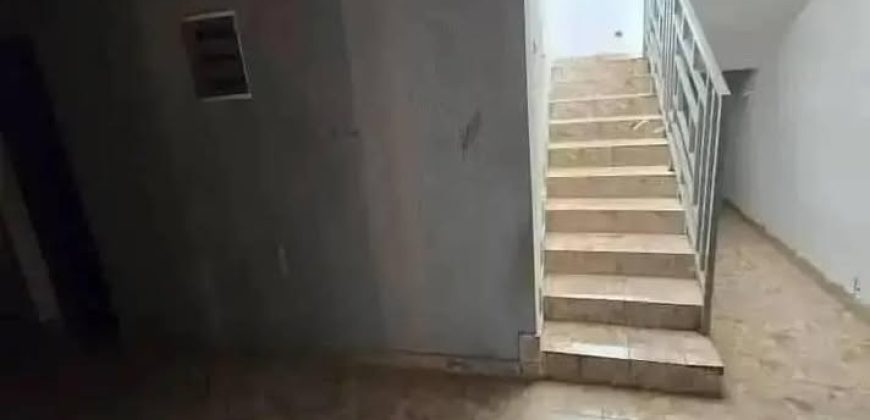 Maison en Dalle 3 Chambres, 2 Douches, Grande Cour