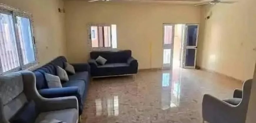 Maison en Dalle 3 Chambres, 2 Douches, Grande Cour