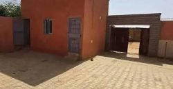 Maison en Dalle 3 Chambres, 2 Douches, Grande Cour