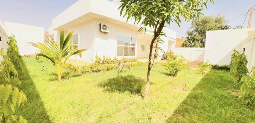 Maison en Dalle 3 Chambres, Grand Salon, Climatisée