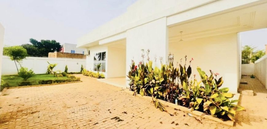 Maison en Dalle 3 Chambres, Grand Salon, Climatisée