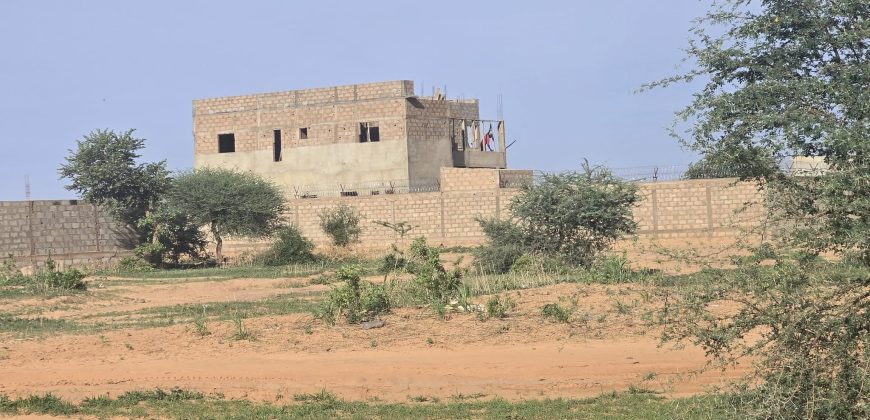 Terrain Urbain de 400 m², Constructions aux alentours