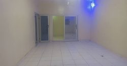Villa 3 Chambres, 2 Douches, Salon, Pavée