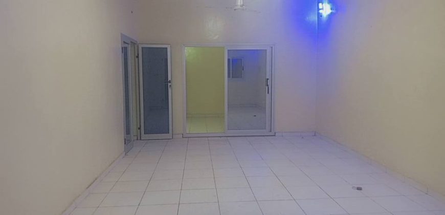 Villa 3 Chambres, 2 Douches, Salon, Pavée