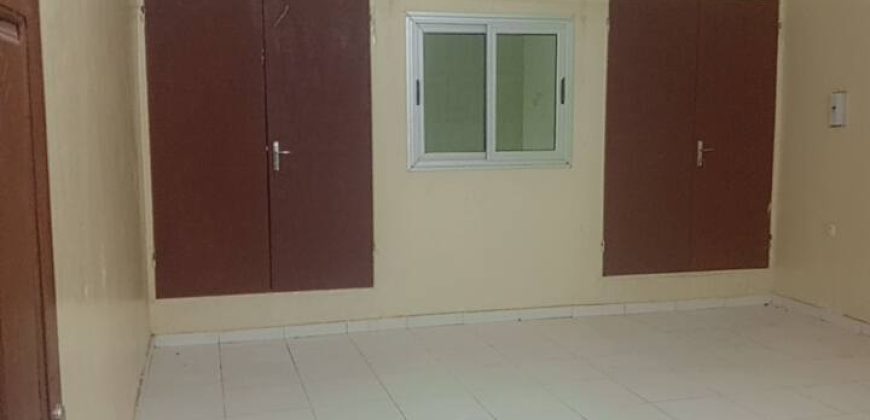 Villa 3 Chambres, 2 Douches, Salon, Pavée