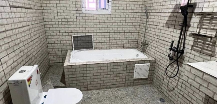 Villa 3 Chambres, 2 Salons, à 400 m du Goudron FÉNIFOOT