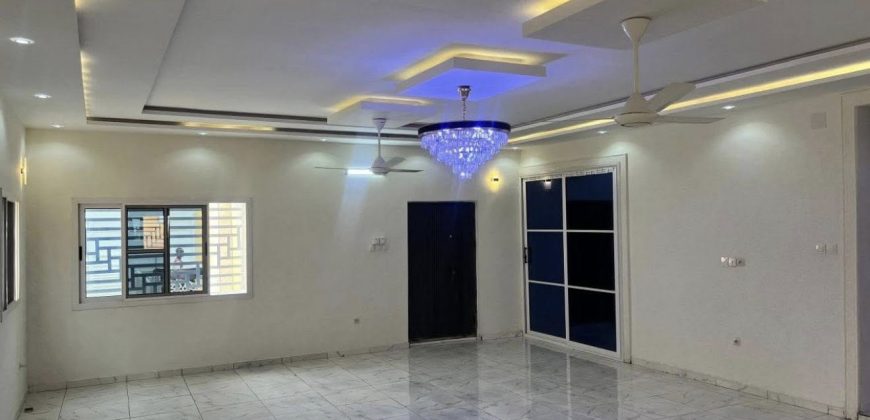 Villa 3 Chambres, 2 Salons, à 400 m du Goudron FÉNIFOOT