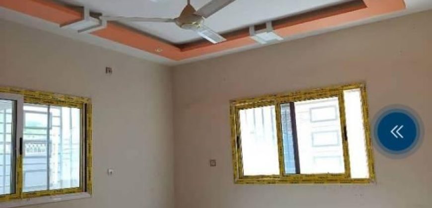 Duplex 5 Chambres, 2 Salons, derrière FÉNIFOOT