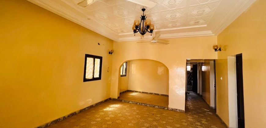 Étage 4 Chambres, Dépendance, vers Sapeurs Pompiers