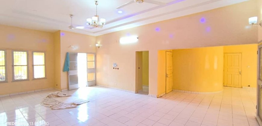 Étage 4 Chambres, Grande Salle à Manger, Dépendance