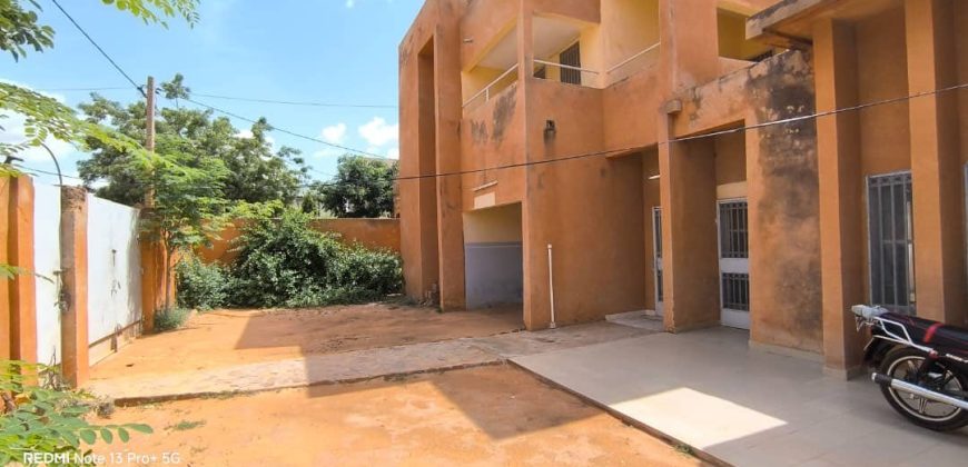 Étage 4 Chambres, Grande Salle à Manger, Dépendance