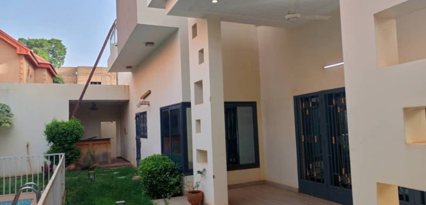 Étage Très Moderne avec Piscine, Climatisé