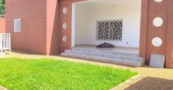 Maison en Dalle 4 Chambres, 5 Douches, Magasin