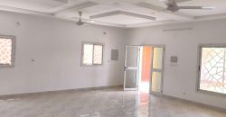 Maison en Dalle 4 Chambres, 5 Douches, Magasin