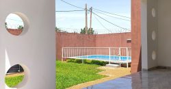 Maison en Dalle 4 Chambres, 5 Douches, Magasin