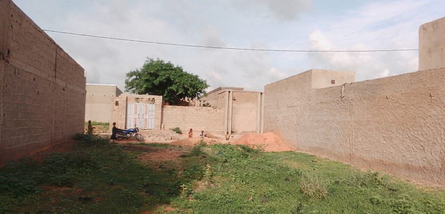 Parcelle 200 m² sur une Voie de 10 m