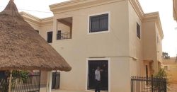 Très Belle Maison Duplex, 4 Chambres avec Piscine