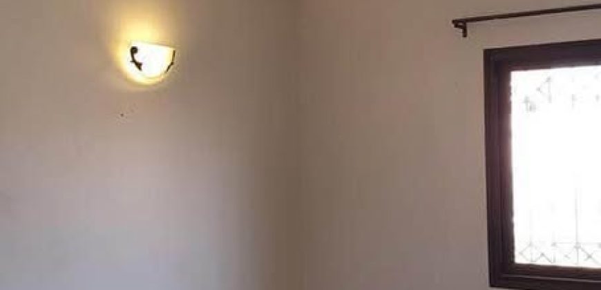 Très Belle Maison Duplex, 4 Chambres avec Piscine