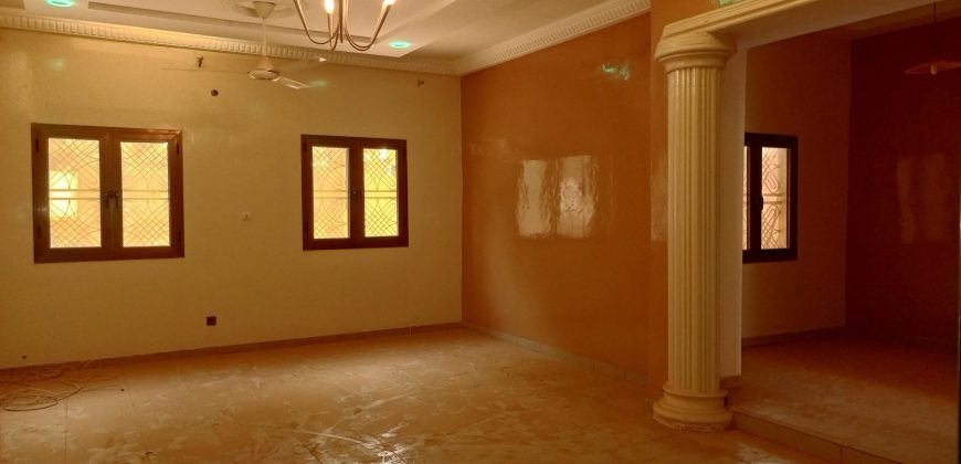 Villa 3 Chambres, 2 Salons, Dépendance