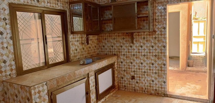 Villa 3 Chambres, 2 Salons, Dépendance
