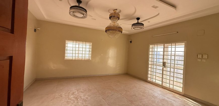 Étage 5 Chambres, 2 Salons, 2 Cuisines Internes