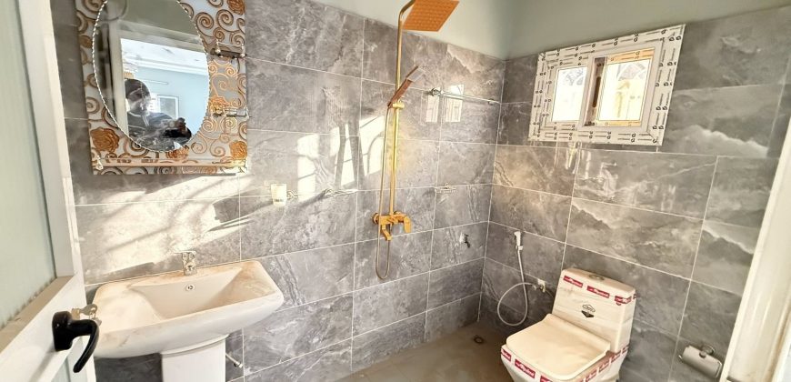 Étage 5 Chambres, 2 Salons, 2 Cuisines Internes