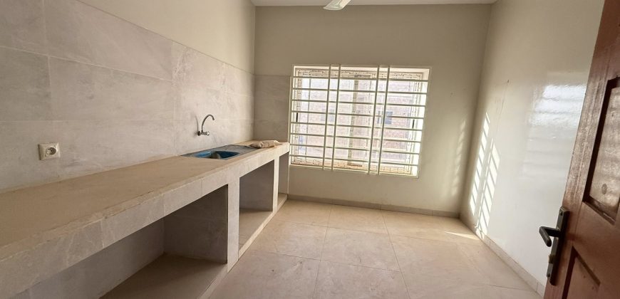 Étage 5 Chambres, 2 Salons, 2 Cuisines Internes