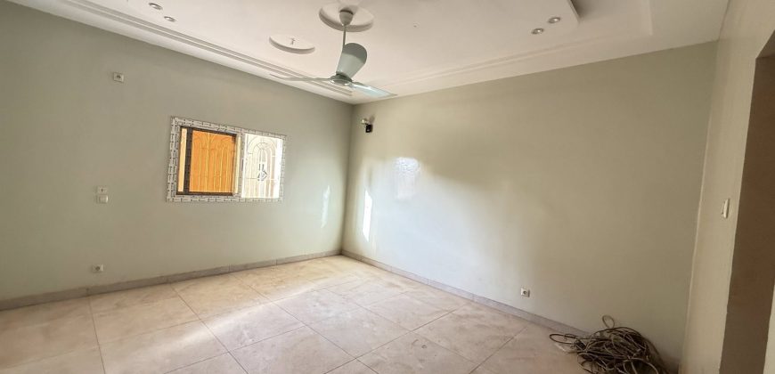 Étage 5 Chambres, 2 Salons, 2 Cuisines Internes