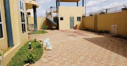 Étage 8 Chambres, 9 Douches, 2 Salons