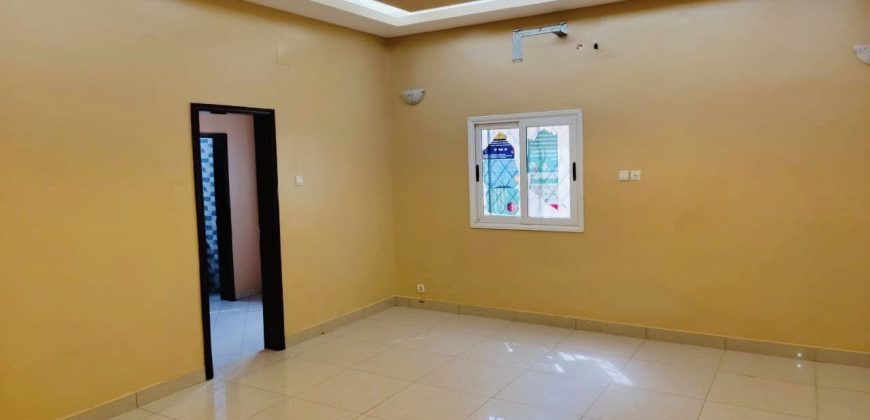 Étage 8 Chambres, 9 Douches, 2 Salons