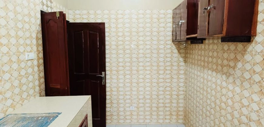 Étage 8 Chambres, 9 Douches, 2 Salons