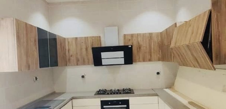 Grande Maison avec Piscine et une Grande Boutique dehors