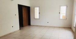 Grande Maison avec Piscine et une Grande Boutique dehors