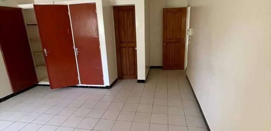 Grande Villa en Dalle, 3 Chambres, Piscine