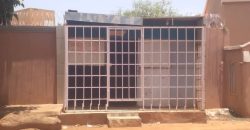 Kiosque de 3m 60 sur 2m 57 avec Étagères