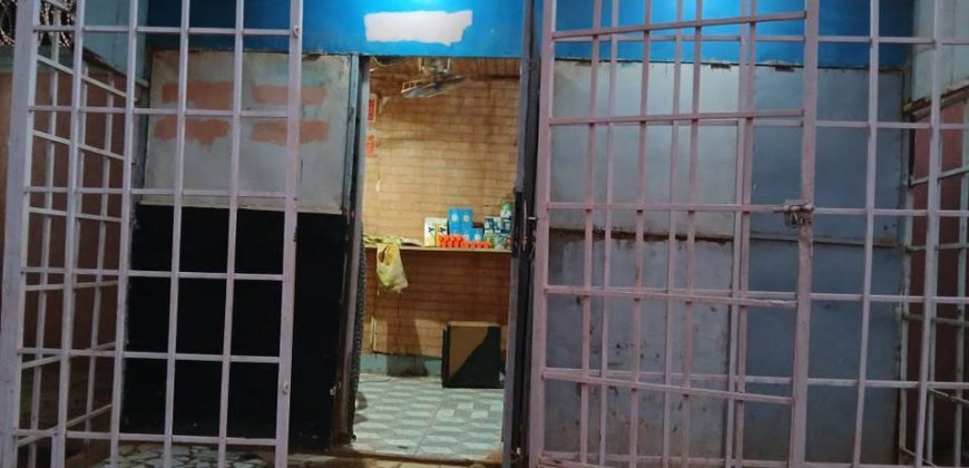 Kiosque de 3m 60 sur 2m 57 avec Étagères