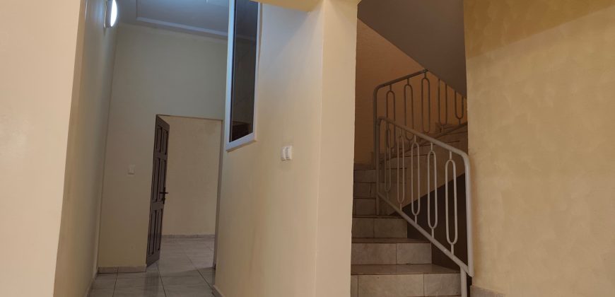 Maison 3 Chambres, 2 Douches, Dépendance