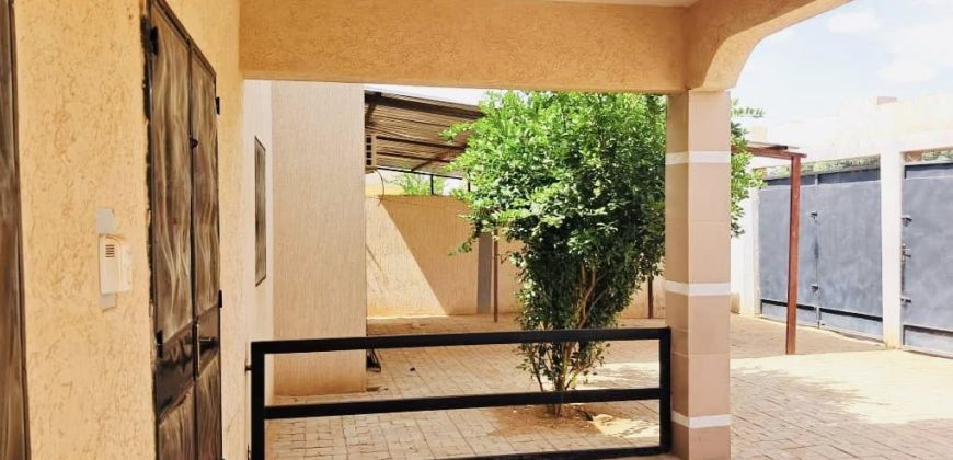 Maison 3 Chambres, 4 Douches, vers Station Pétroba