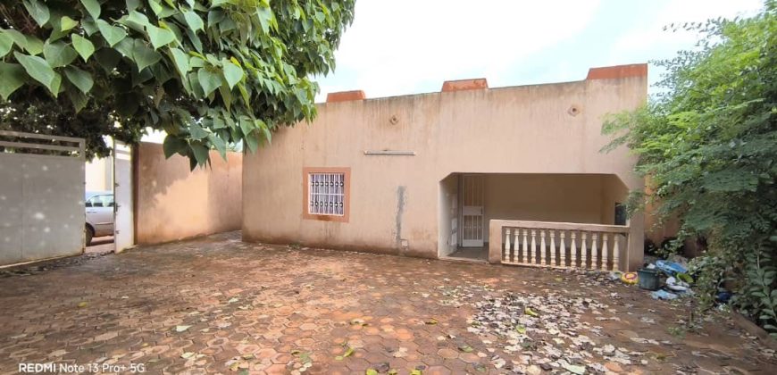 Maison 3 Chambres, Salon, 2 Climatiseurs